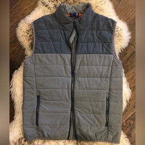 STITCH. LIGHT WEIGHT. QUILTED VEST.  GRAY. MEDIUM